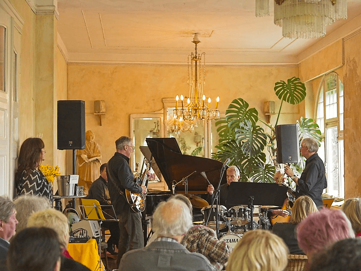 Villa Amarilla während einem Auftritt